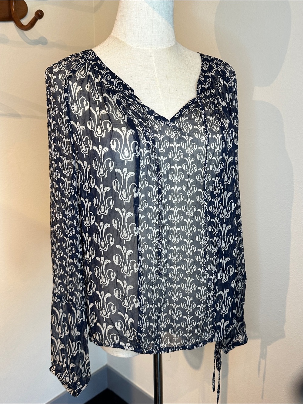 John Robshaw Navy Blue & White Printed V-Neck Blouse
